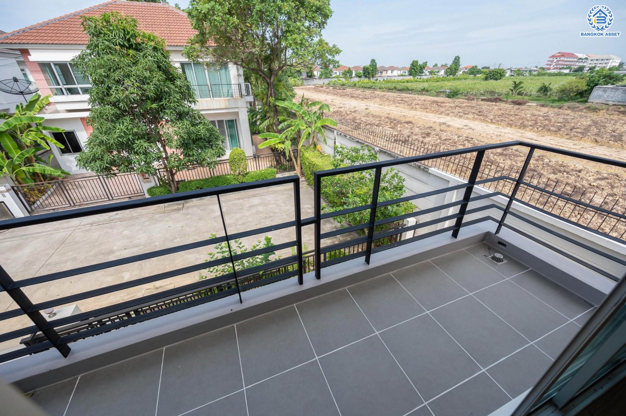 บ้านมือสองตกแต่งใหม่ โครงการ ไลฟ์บางกอกบูเลอวาร์ด ปิ่นเกล้า-เพชรเกษม เนื้อที่กว้างกว่า 52.5 ตร.ว ฟังก์ชัน 3 ห้องนอน 3 ห้องน้ำ 2 ที่จอดรถ บนทำเลติดถนนพุทธมณฑลสาย4 ตอบโจทย์กับทุกครอบครัว ใกล้แหล่งช้อปปิ้ง "เซ็นทรัล ศาลายา" รถไฟฟ้าสายสีน้ำเงิน "สถานีหลักสอง" และจุดขึ้นทางด่วน "ศรีรัช"...